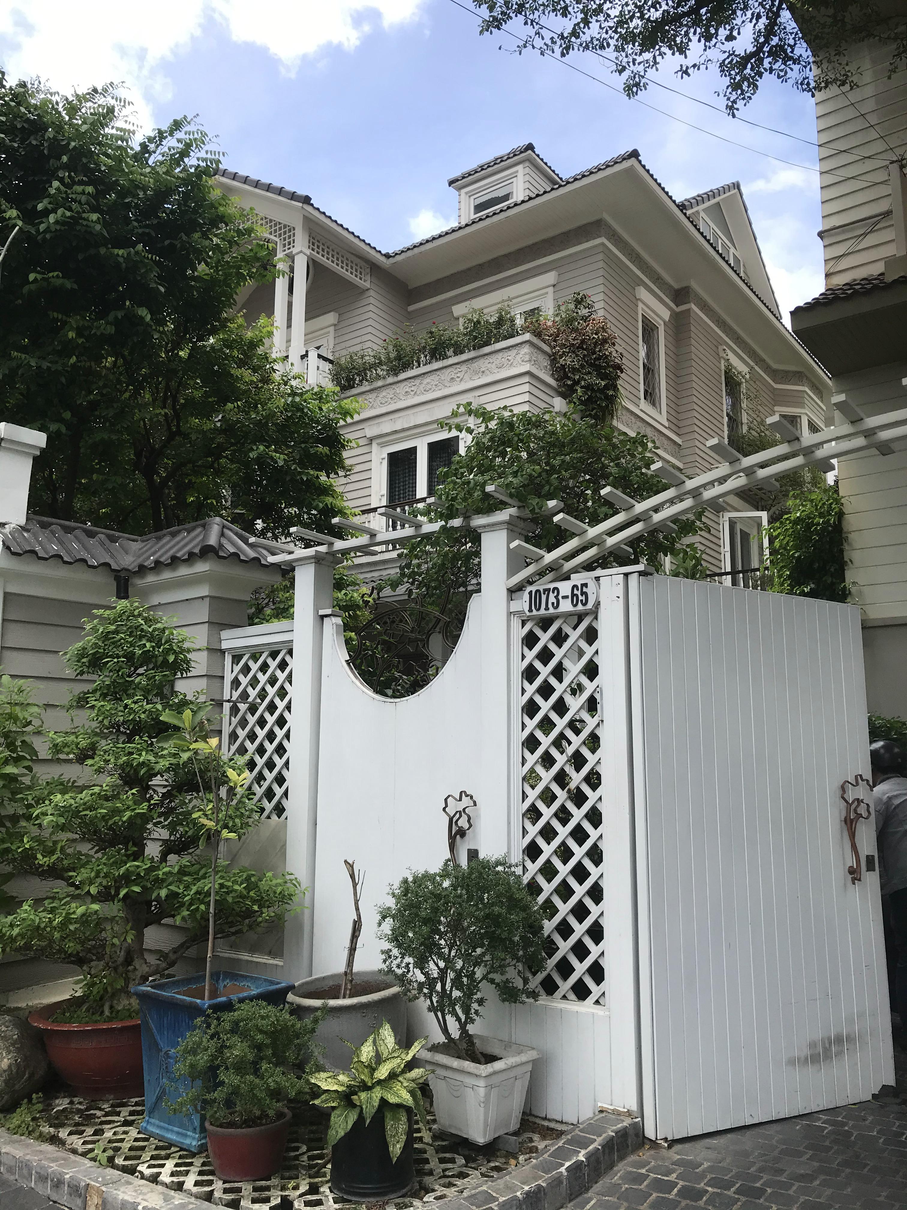 BIỆT THỰ BÁN CỔ ĐIỂN TÂN BÌNH